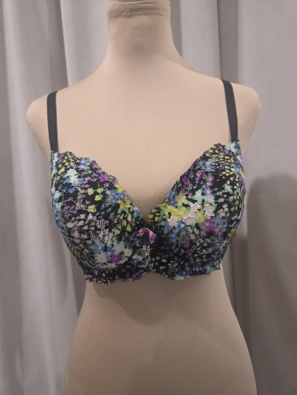 Victoria's Secret Black Floral Lace Underwire Bra with Multicolor Accents